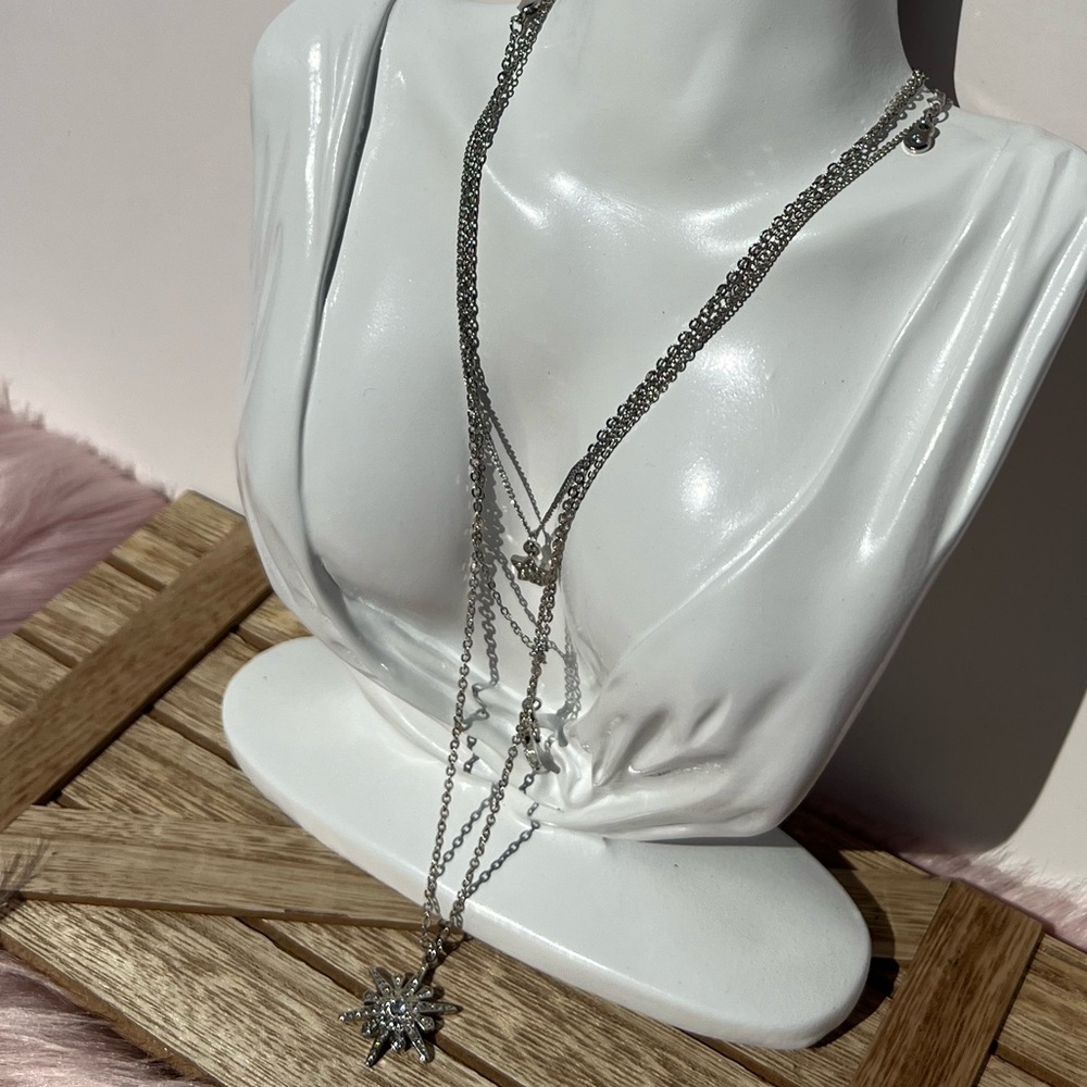 NWT Hannah Silver Tone Star Pendant Layered Necklace ✨